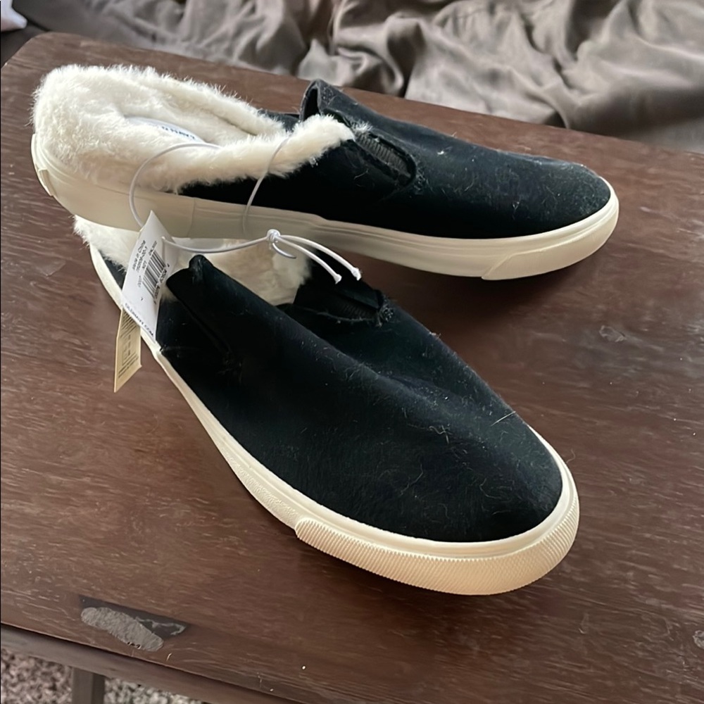 Black Slip-On Sneakers with White Fur Lining